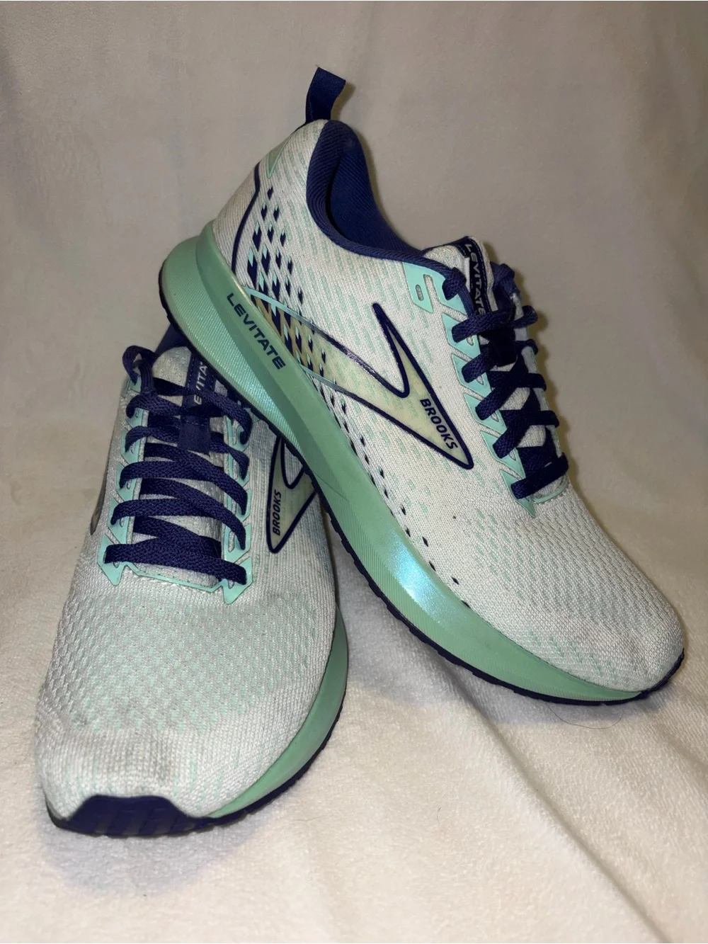 Brooks Levitate Running Shoes -Green & Navy women size 8.5